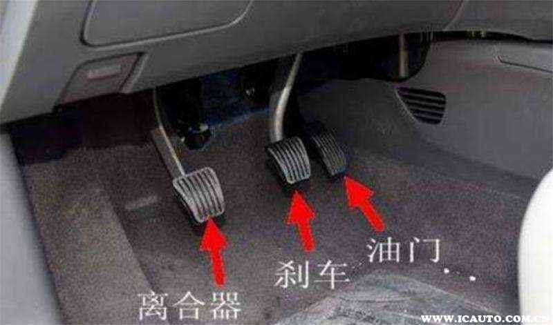 凯发K8最新官方app下载汽车哪个是刹车?哪个是离合?手动挡刹车油门离合器位置图